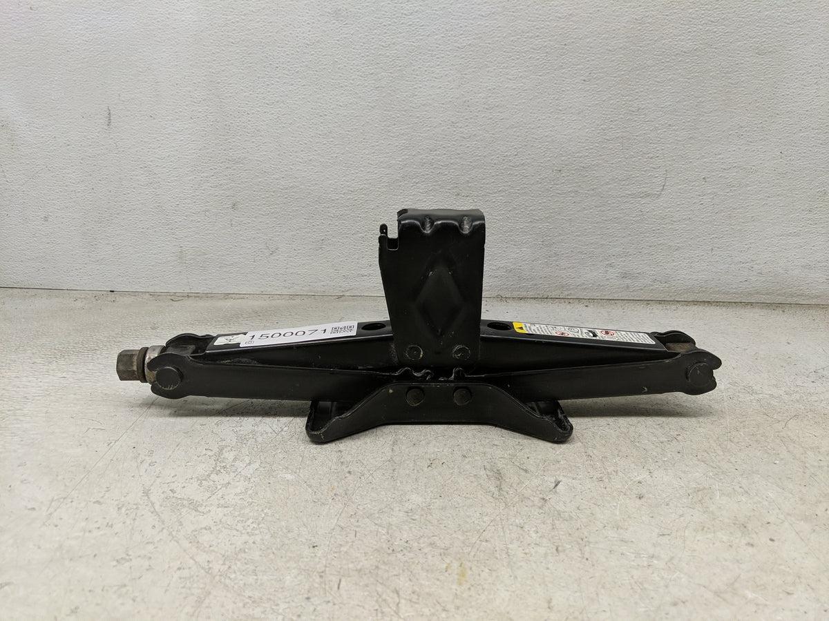2011 Chevrolet Traverse Spare Scissor Car Jack 1500071 - Oemusedautoparts1.com