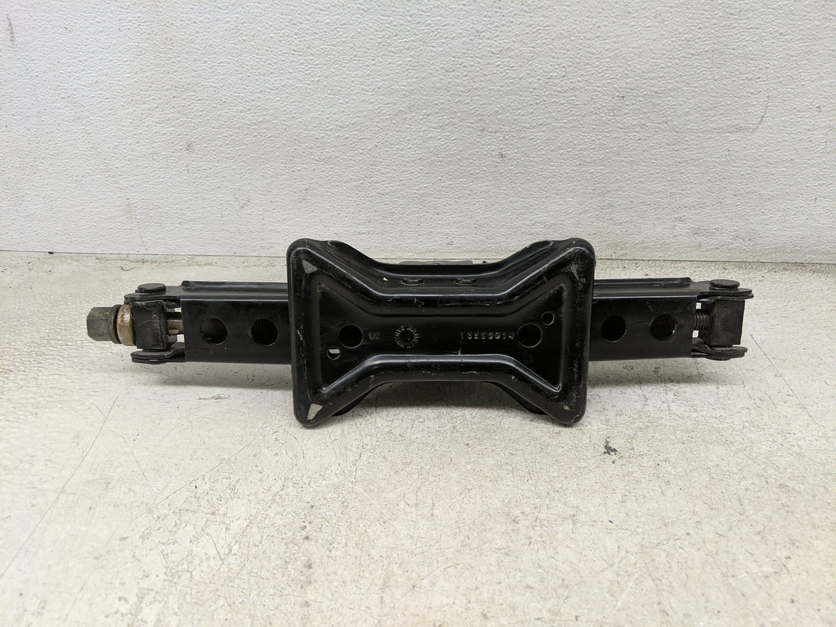 2011 Chevrolet Traverse Spare Scissor Car Jack 1500071 - Oemusedautoparts1.com