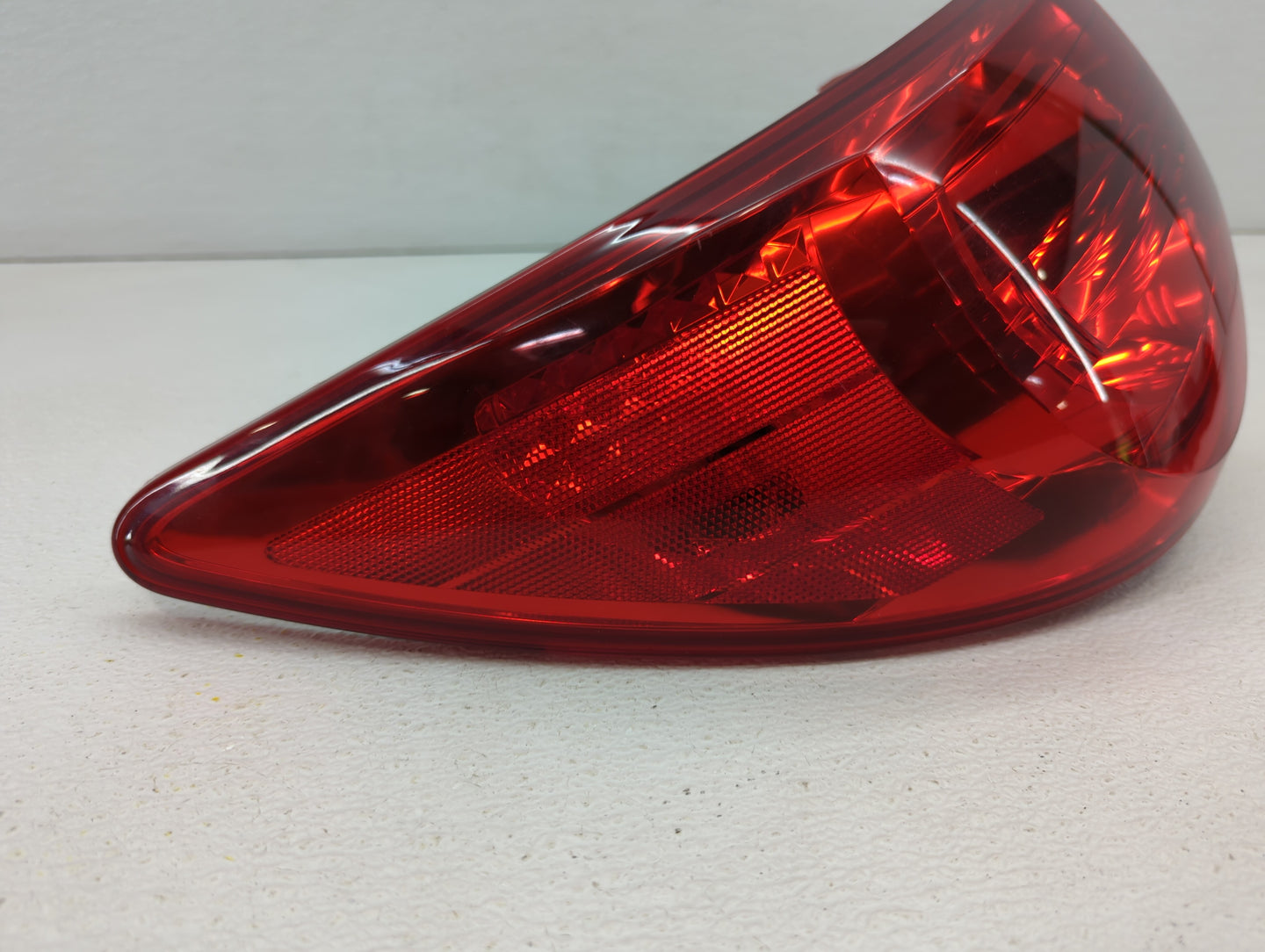 2011 Chevrolet Traverse Tail Light Assembly Driver Left OEM P/N:10T138989 10T187061, 10T172155 Fits OEM Used Auto Parts - Oe