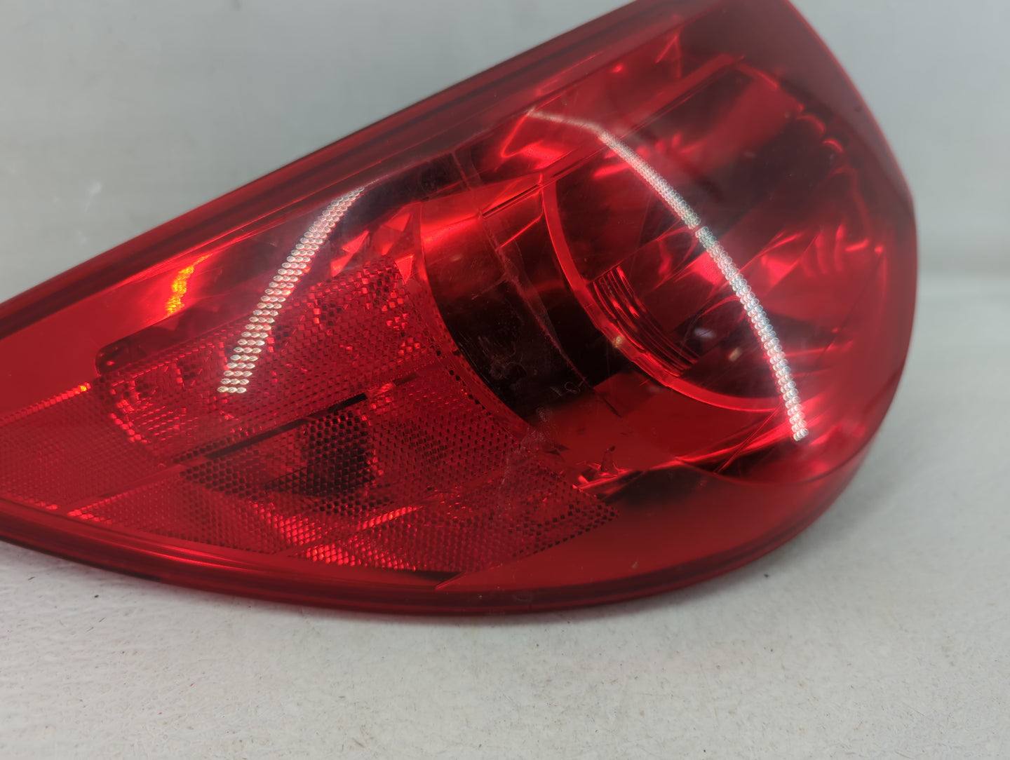 2011 Chevrolet Traverse Tail Light Assembly Driver Left OEM P/N:ZFY-00928-GM Fits OEM Used Auto Parts - Oemusedautoparts1.co