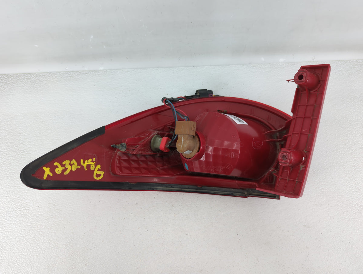 2009-2012 Chevrolet Traverse Tail Light Assembly Driver Left OEM P/N:ZFY-00928-GM Fits Fits 2009 2010 2011 2012 OEM Used Aut
