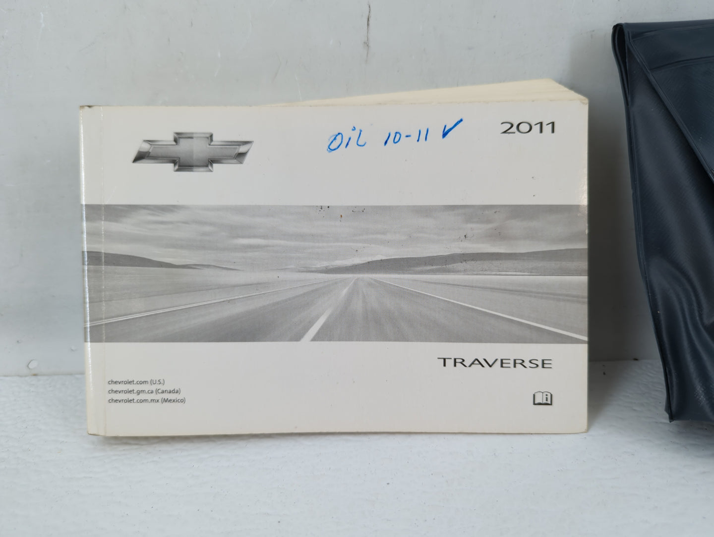 2011 Chevrolet Traverse Owners Manual Book Guide P/N:20759682 OEM Used Auto Parts - Oemusedautoparts1.com
