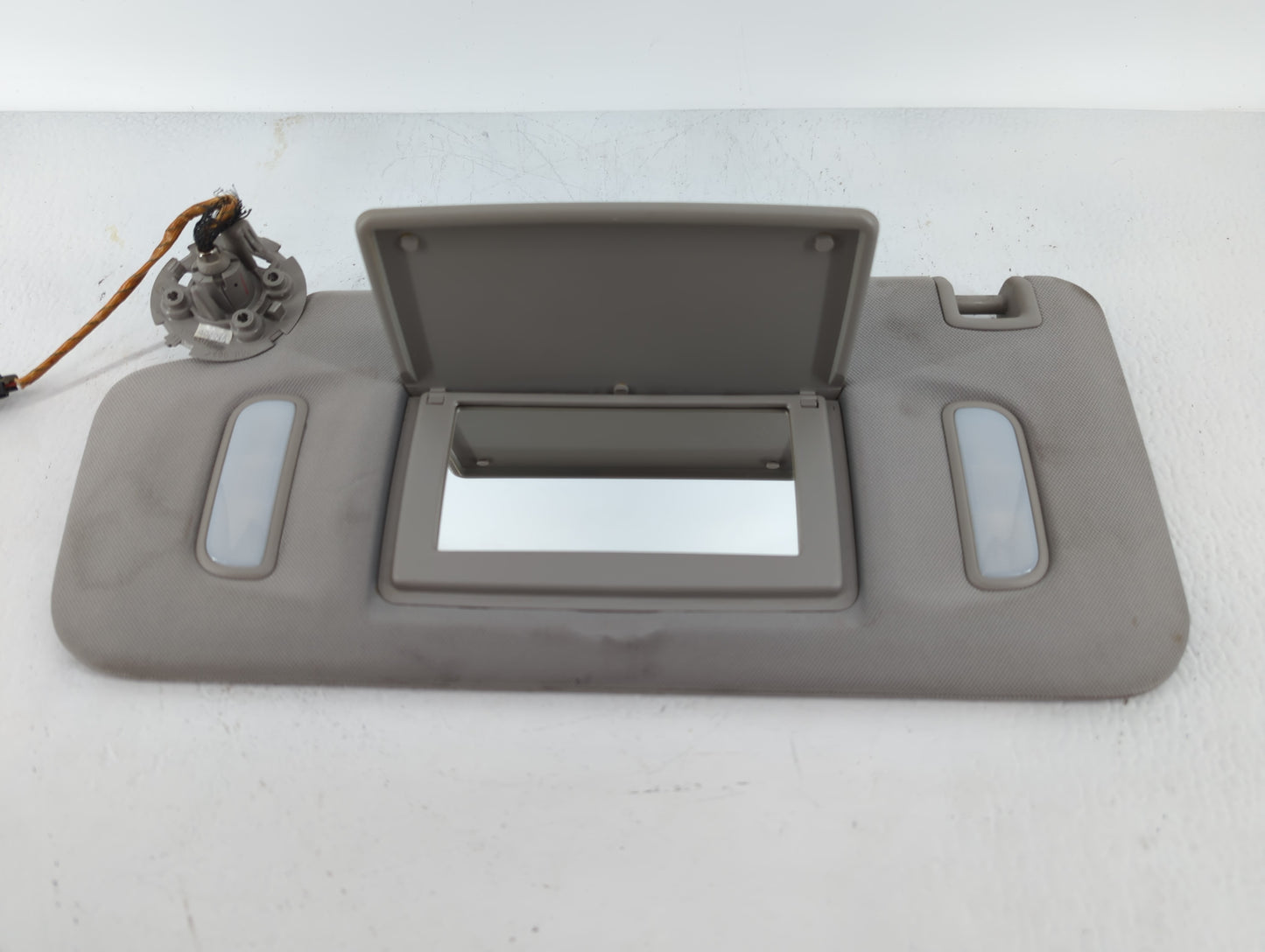 2011 Chevrolet Traverse Sun Visor Shade Replacement Passenger Right Mirror Fits OEM Used Auto Parts - Oemusedautoparts1.com