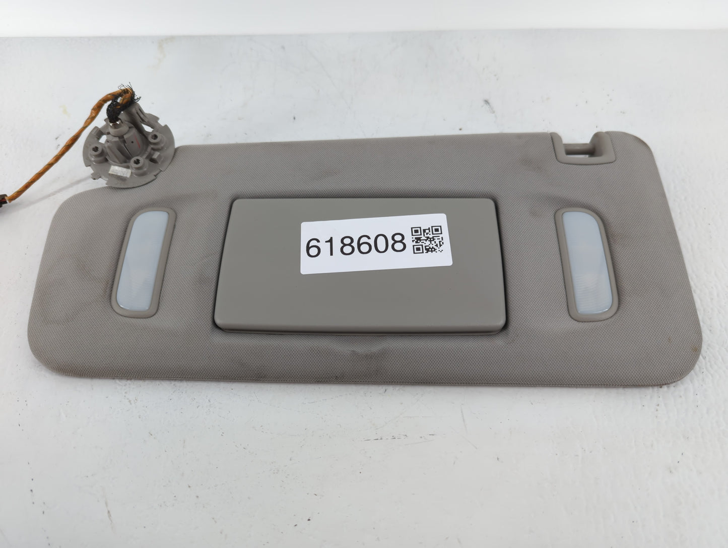 2011 Chevrolet Traverse Sun Visor Shade Replacement Passenger Right Mirror Fits OEM Used Auto Parts - Oemusedautoparts1.com