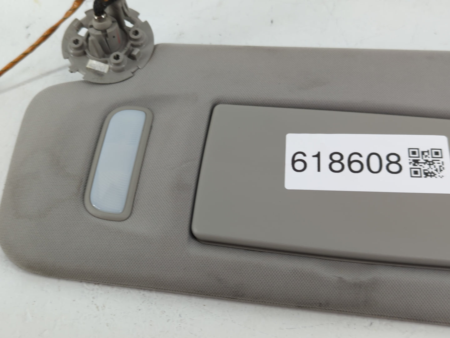 2011 Chevrolet Traverse Sun Visor Shade Replacement Passenger Right Mirror Fits OEM Used Auto Parts - Oemusedautoparts1.com