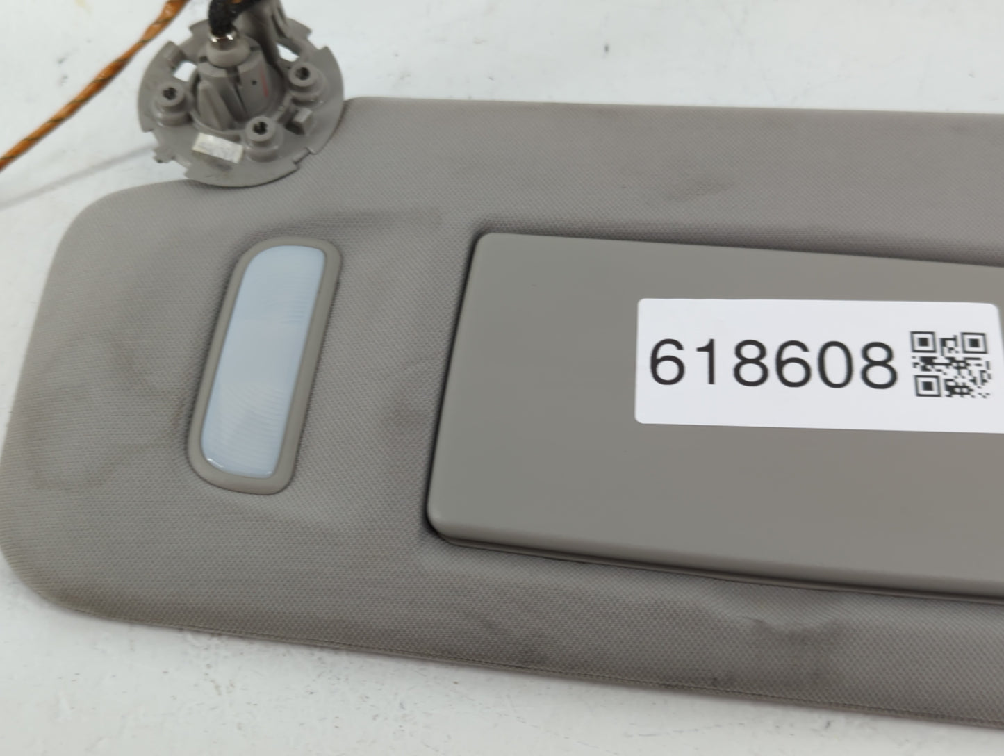 2011 Chevrolet Traverse Sun Visor Shade Replacement Passenger Right Mirror Fits OEM Used Auto Parts - Oemusedautoparts1.com