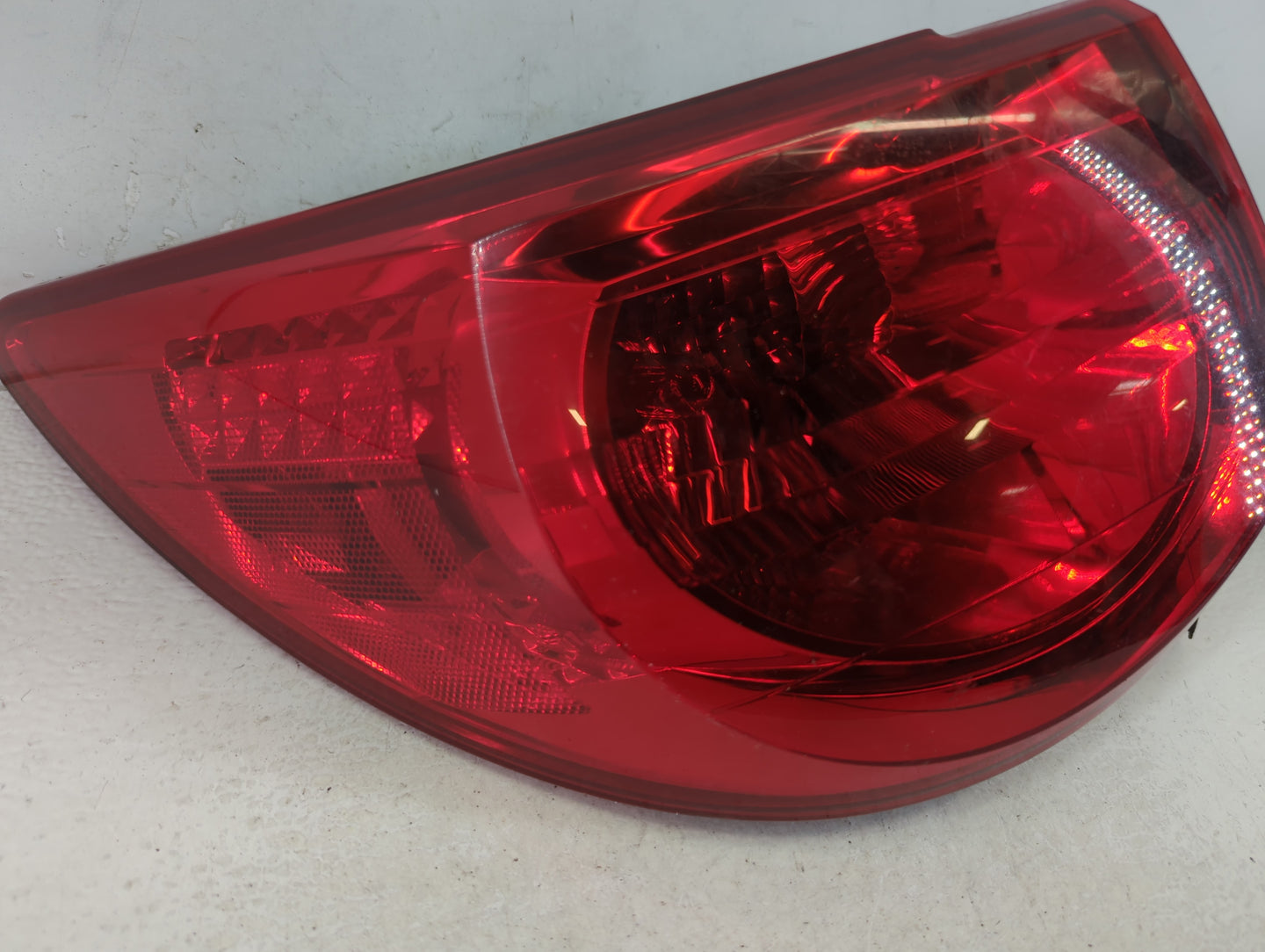 2011 Chevrolet Traverse Tail Light Assembly Driver Left OEM P/N:ZFY-00928-GM Fits OEM Used Auto Parts - Oemusedautoparts1.co