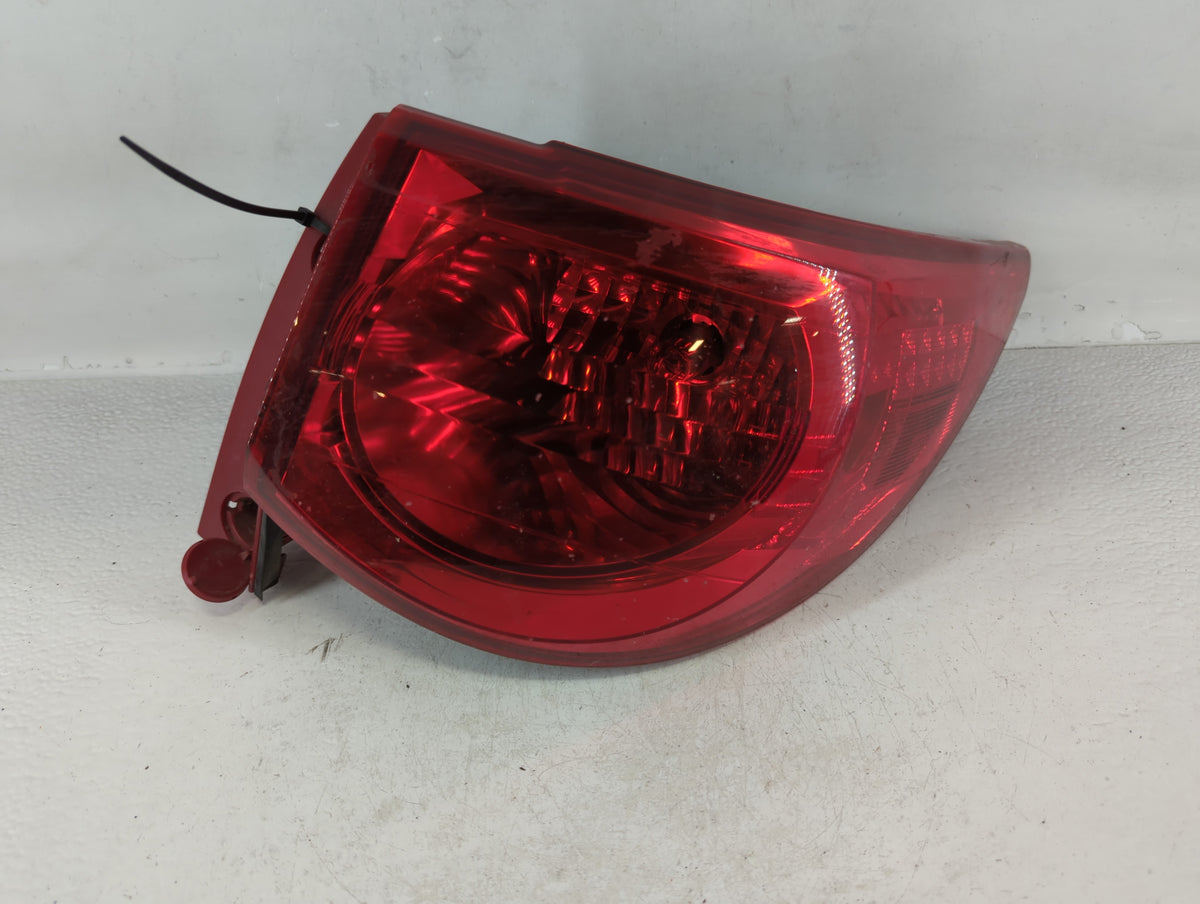 2009-2012 Chevrolet Traverse Tail Light Assembly Passenger Right OEM P/N:ZFY-00928-GM Fits Fits 2009 2010 2011 2012 OEM Used