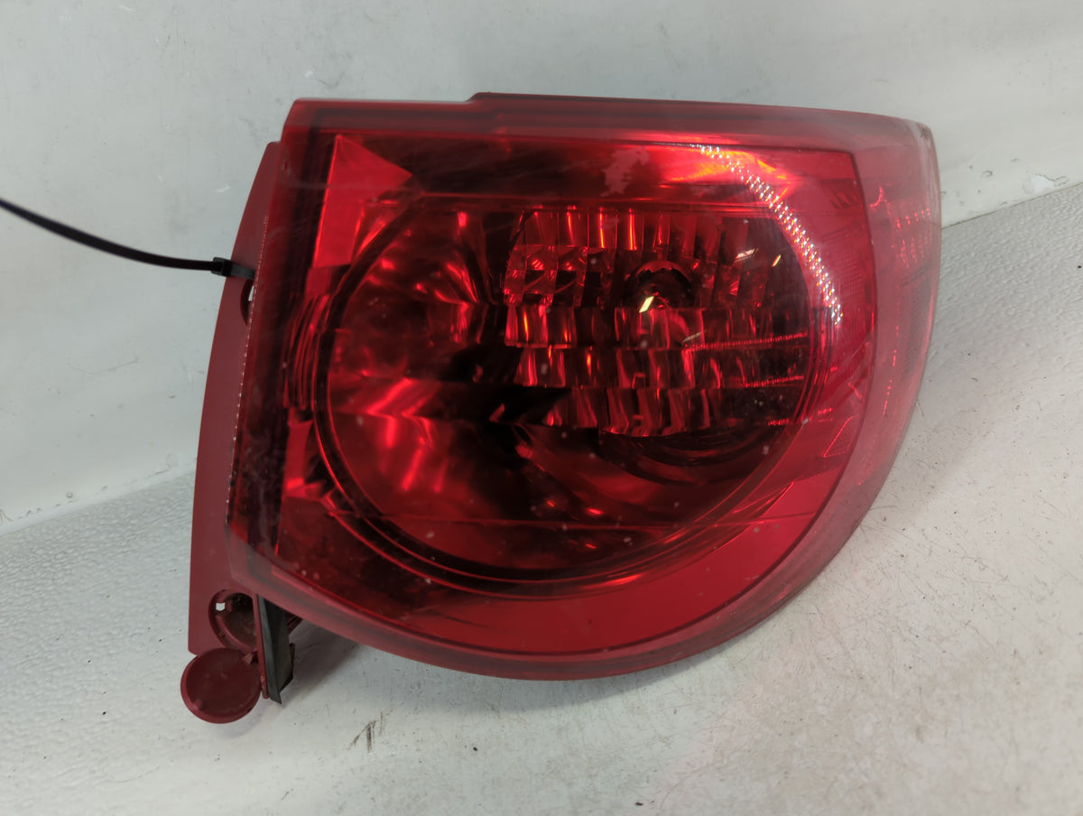 2009-2012 Chevrolet Traverse Tail Light Assembly Passenger Right OEM P/N:ZFY-00928-GM Fits Fits 2009 2010 2011 2012 OEM Used