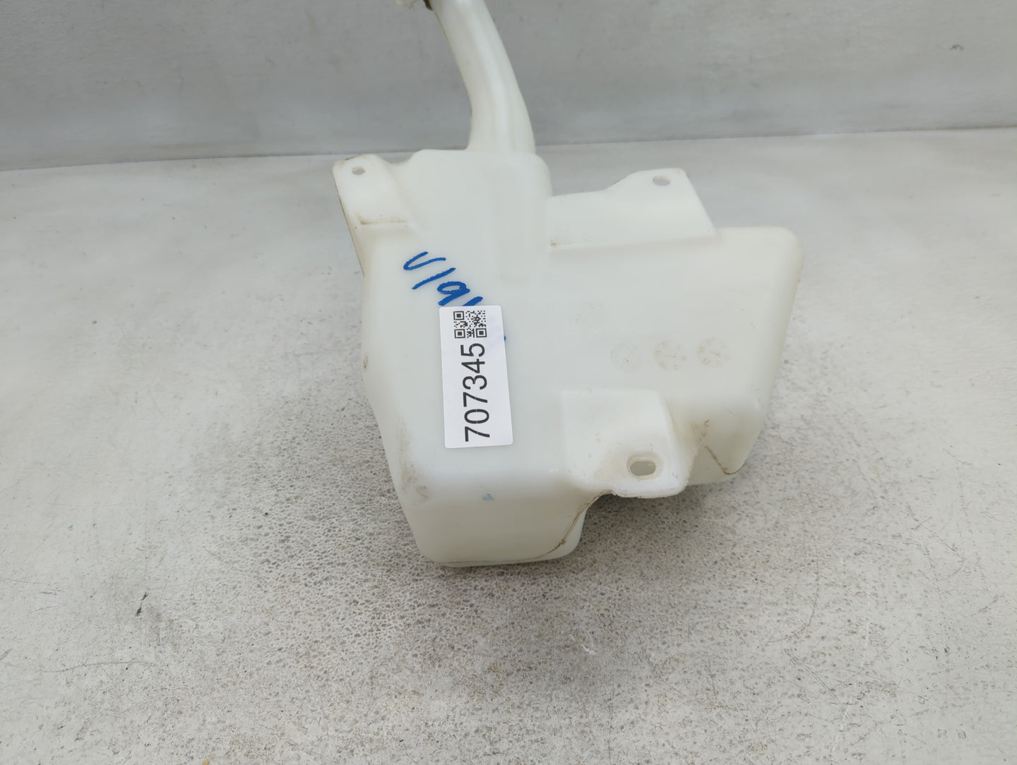 Chevrolet Traverse Windshield Washer Fluid Reservoir Bottle Oem - Oemusedautoparts1.com