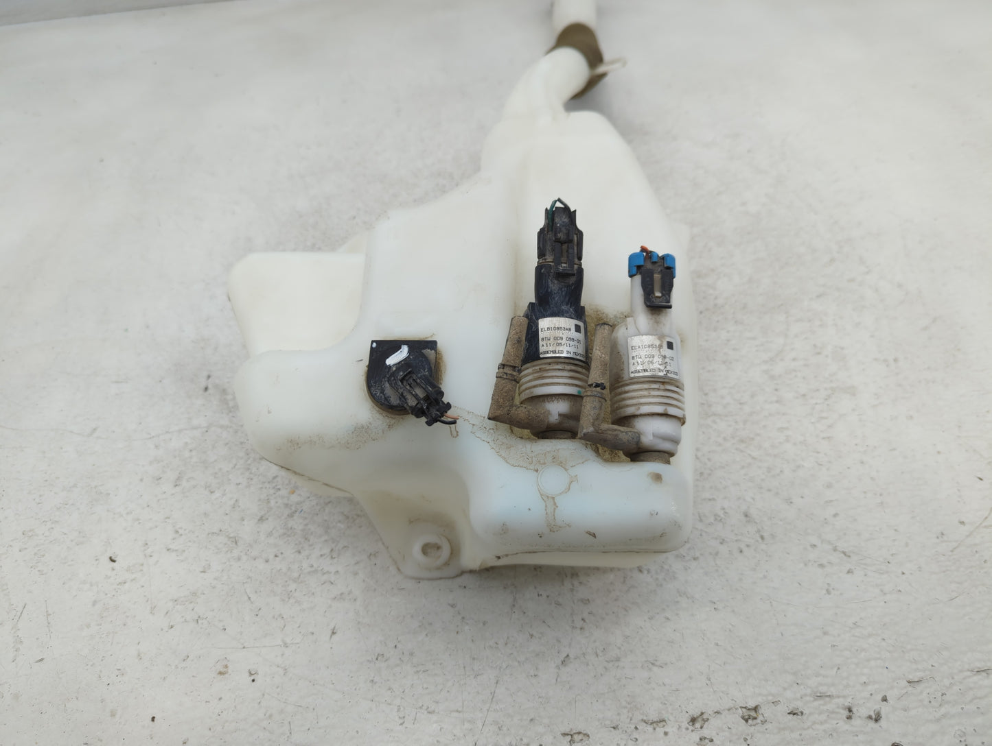 Chevrolet Traverse Windshield Washer Fluid Reservoir Bottle Oem - Oemusedautoparts1.com