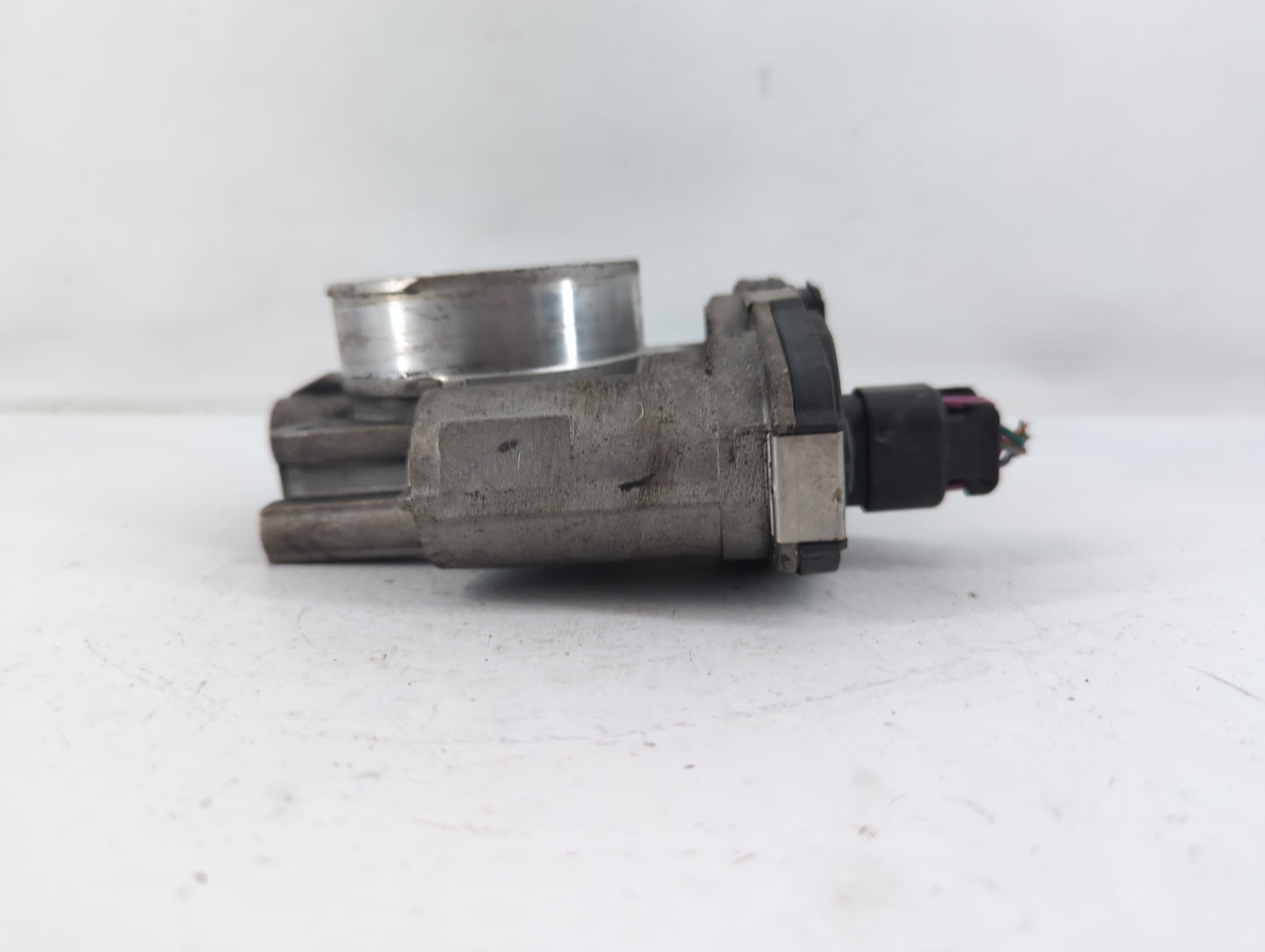 2011 Chevrolet Traverse Throttle Body P/N:AA7100 Fits Fits 2007 2008 2009 2010 OEM Used Auto Parts - Oemusedautoparts1.com