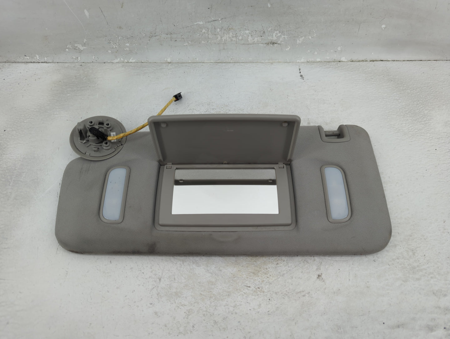 2011 Chevrolet Traverse Sun Visor Shade Replacement Driver Left Mirror Fits OEM Used Auto Parts - Oemusedautoparts1.com