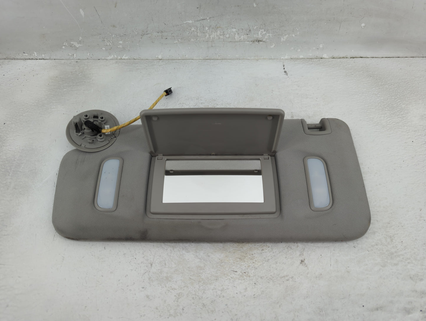 2011 Chevrolet Traverse Sun Visor Shade Replacement Driver Left Mirror Fits OEM Used Auto Parts - Oemusedautoparts1.com