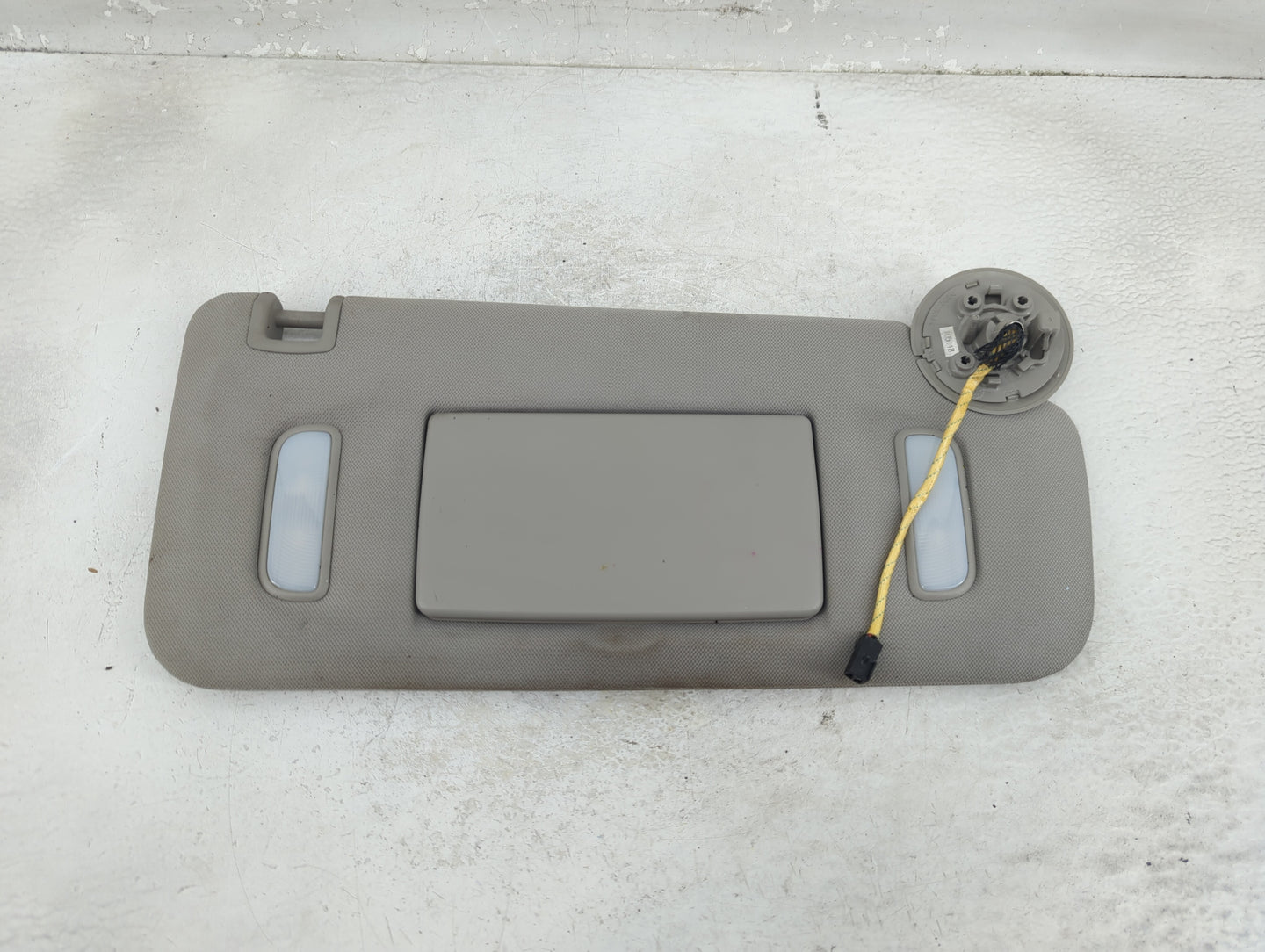 2011 Chevrolet Traverse Sun Visor Shade Replacement Passenger Right Mirror Fits OEM Used Auto Parts - Oemusedautoparts1.com