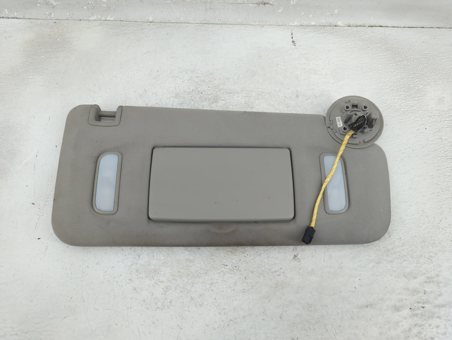 2011 Chevrolet Traverse Sun Visor Shade Replacement Passenger Right Mirror Fits OEM Used Auto Parts - Oemusedautoparts1.com