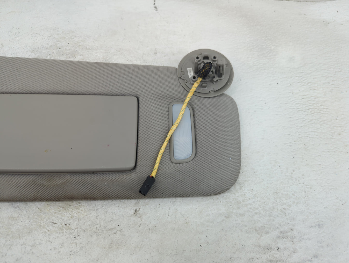 2011 Chevrolet Traverse Sun Visor Shade Replacement Passenger Right Mirror Fits OEM Used Auto Parts - Oemusedautoparts1.com