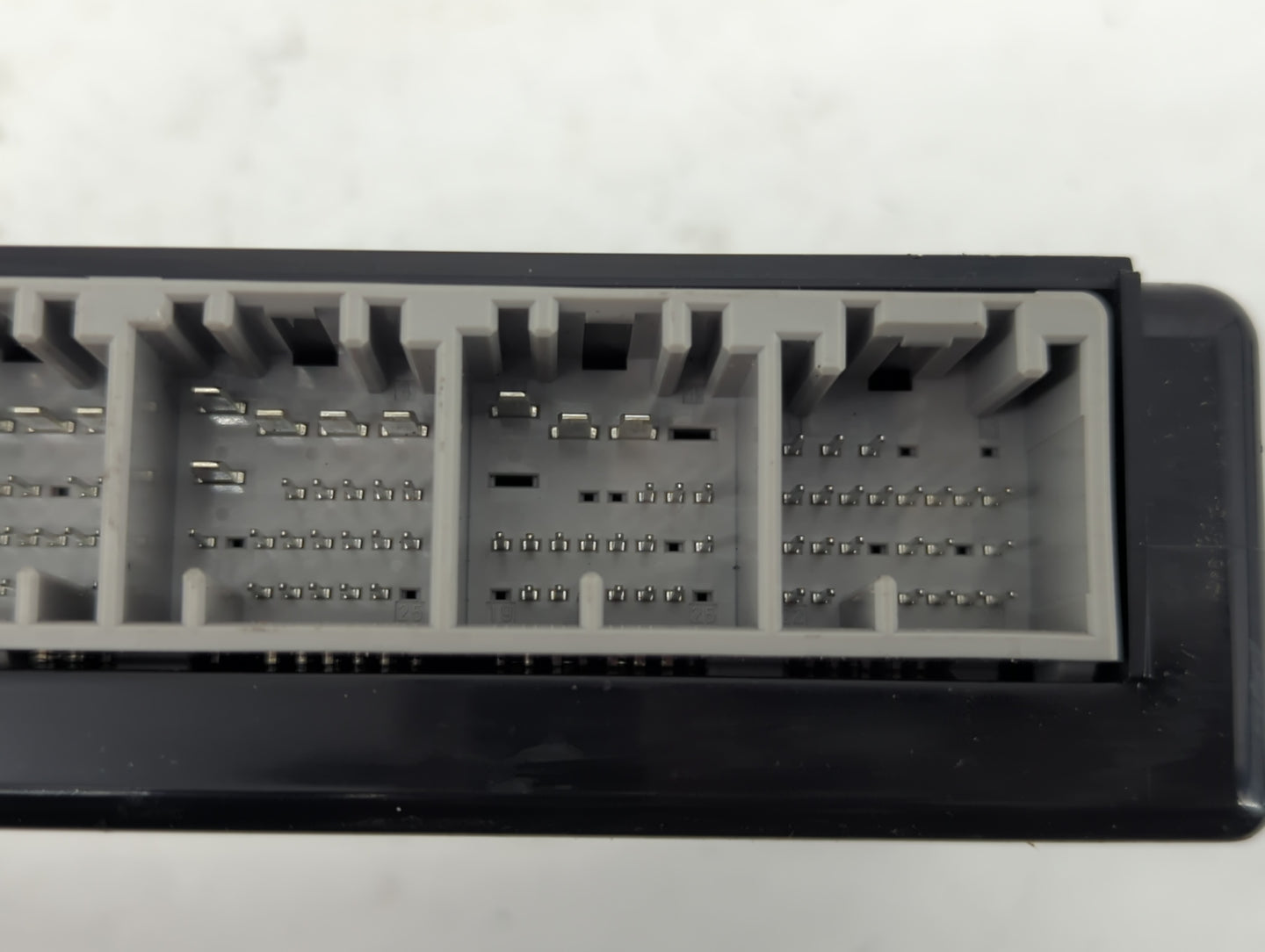 Chevrolet Traverse Body Control Module Bcm Inner Cabin Fuse Box - Oemusedautoparts1.com