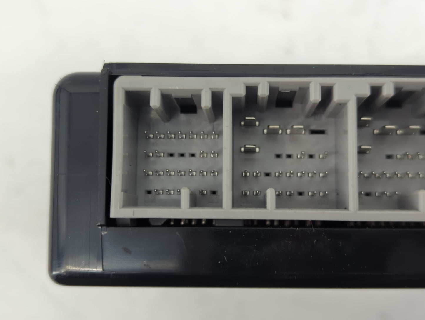 Chevrolet Traverse Body Control Module Bcm Inner Cabin Fuse Box - Oemusedautoparts1.com