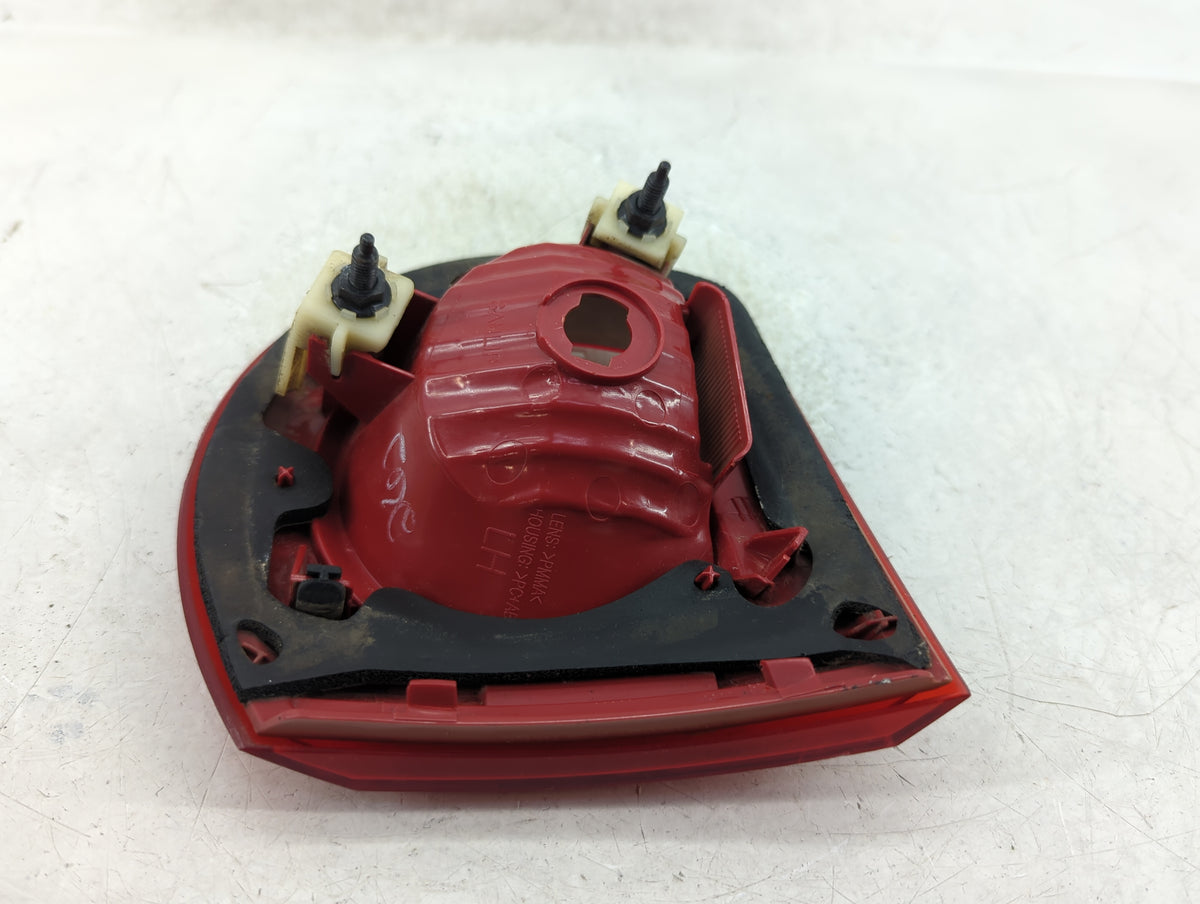 2011 Chevrolet Traverse Driver Left Side Deck Lid Mounted Tail Light 899355 - Oemusedautoparts1.com