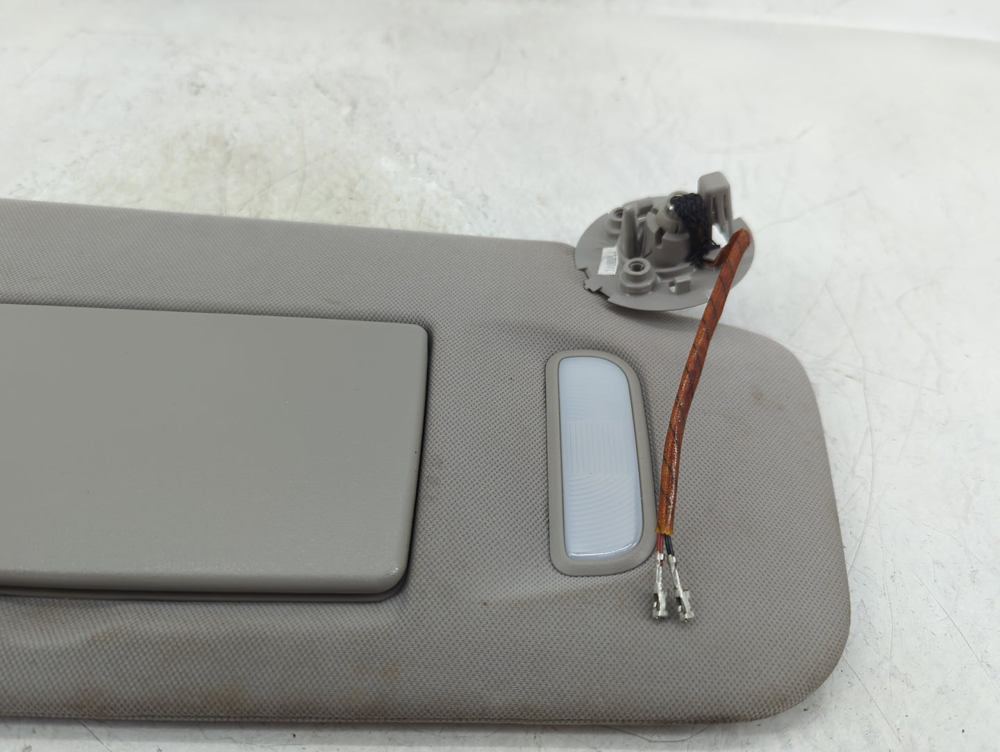 2011 Chevrolet Traverse Sun Visor Shade Replacement Passenger Right Mirror Fits OEM Used Auto Parts - Oemusedautoparts1.com