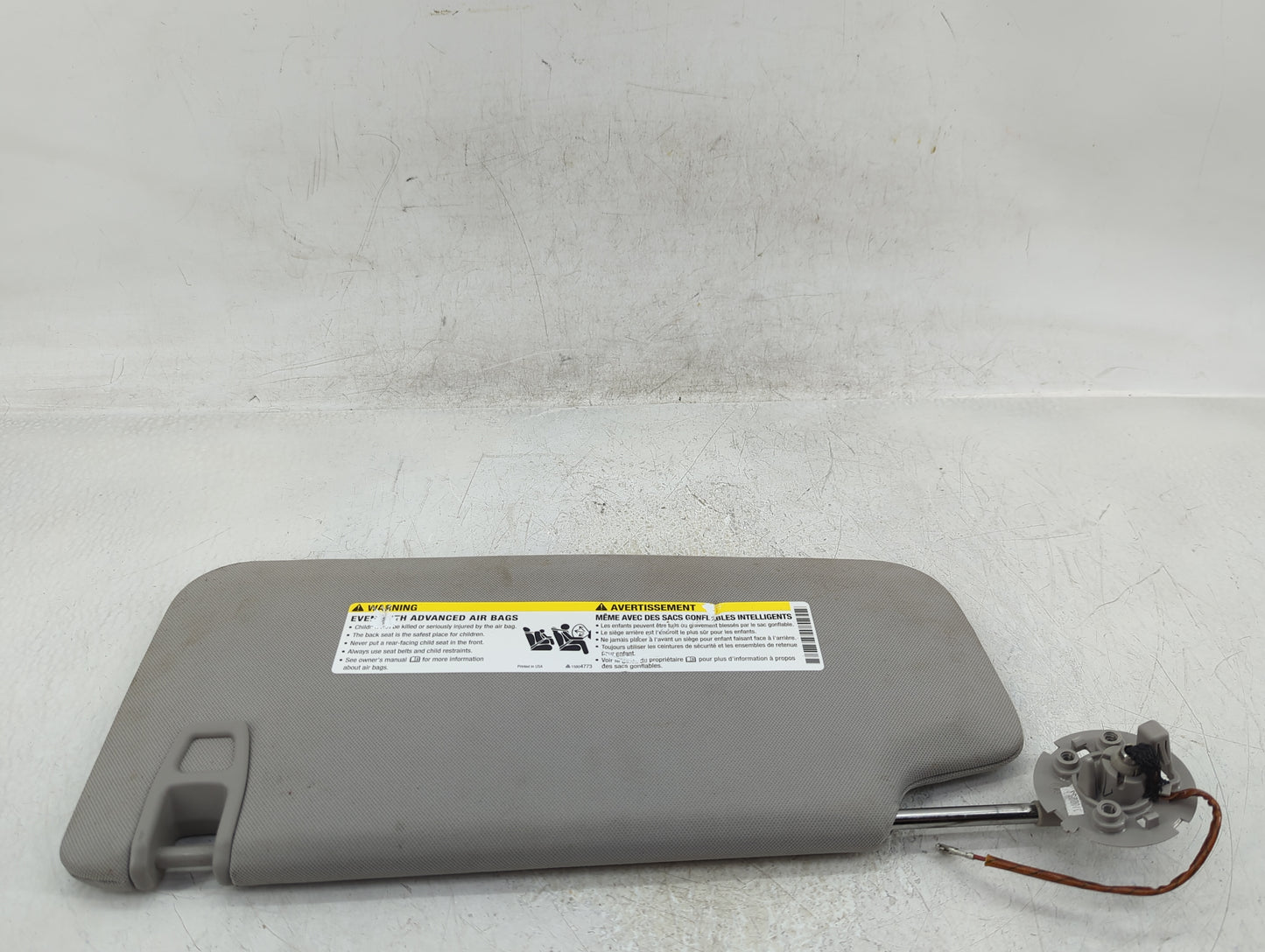 2011 Chevrolet Traverse Sun Visor Shade Replacement Passenger Right Mirror Fits OEM Used Auto Parts - Oemusedautoparts1.com