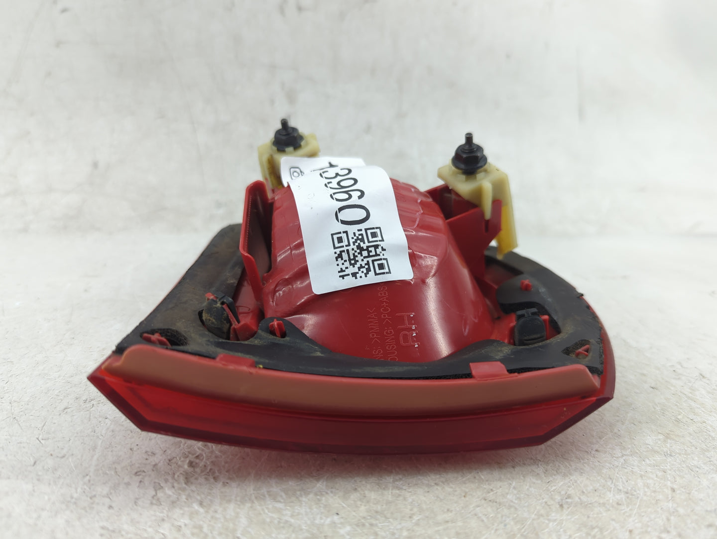 2011 Chevrolet Traverse Passenger Right Side Deck Lid Mounted Tail Light - Oemusedautoparts1.com