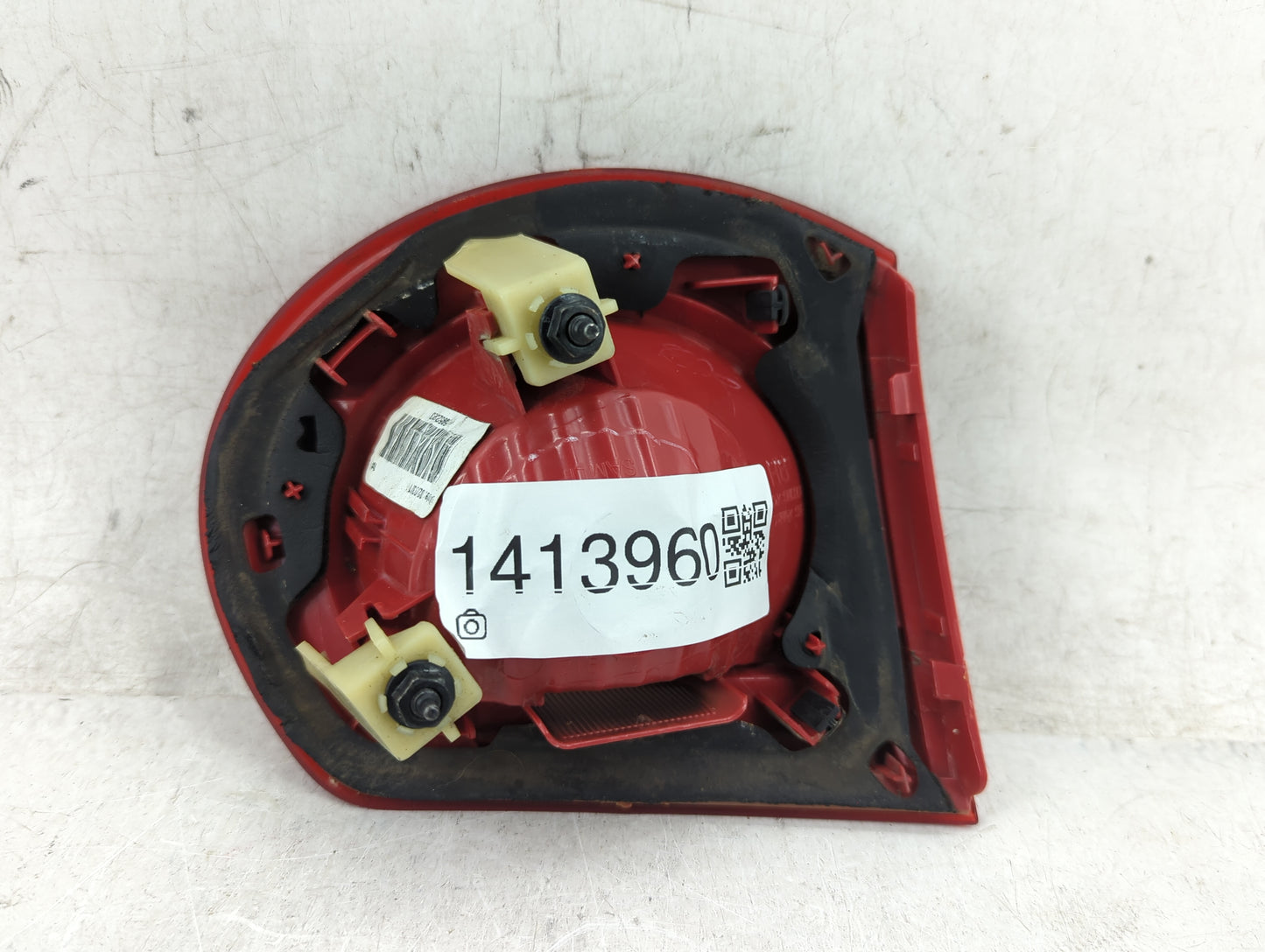 2011 Chevrolet Traverse Passenger Right Side Deck Lid Mounted Tail Light - Oemusedautoparts1.com