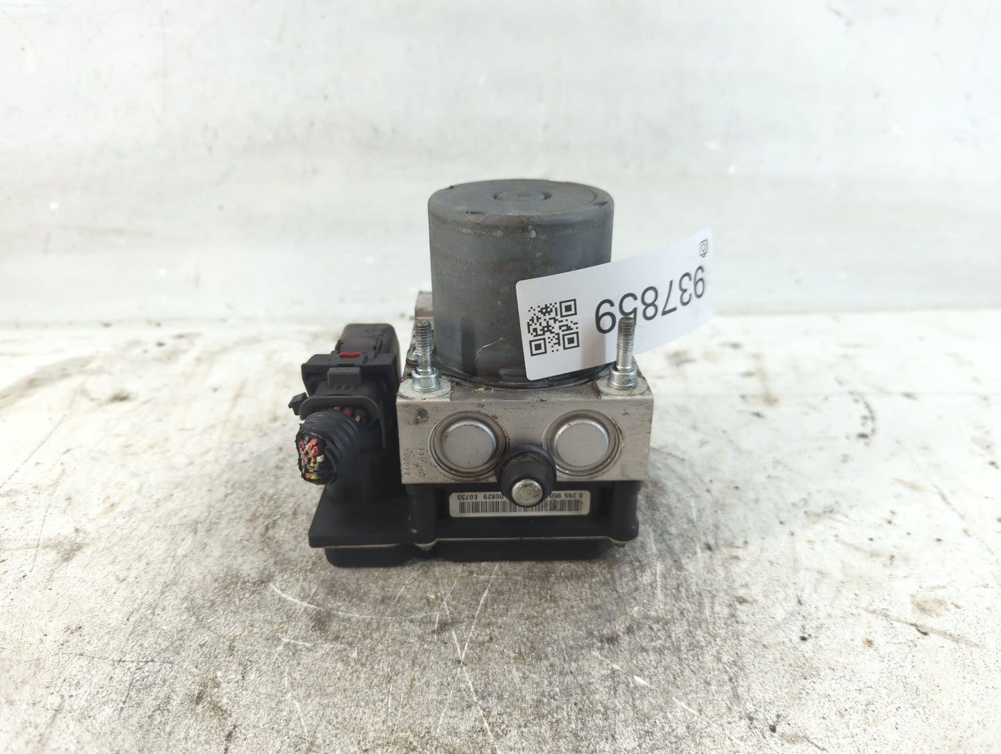 2011 Chevrolet Traverse ABS Pump Control Module Replacement P/N:25840315 MC2, 265 230 111 01 Fits OEM Used Auto Parts - Oemu