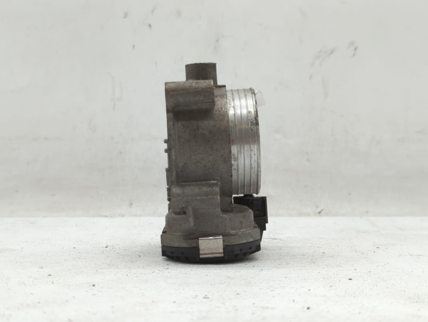 2011 Chevrolet V30 Throttle Body P/N:30711552 Fits OEM Used Auto Parts - Oemusedautoparts1.com