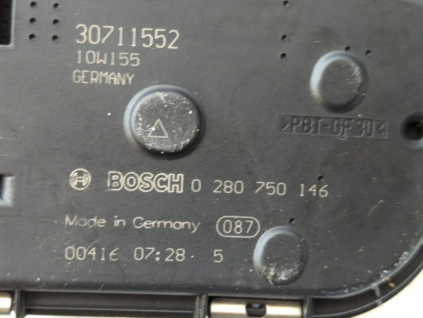 2011 Chevrolet V30 Throttle Body P/N:30711552 Fits OEM Used Auto Parts - Oemusedautoparts1.com