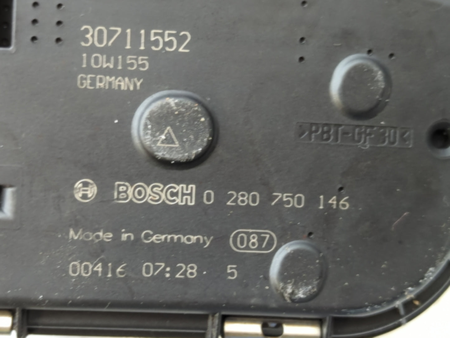 2011 Chevrolet V30 Throttle Body P/N:30711552 Fits OEM Used Auto Parts - Oemusedautoparts1.com