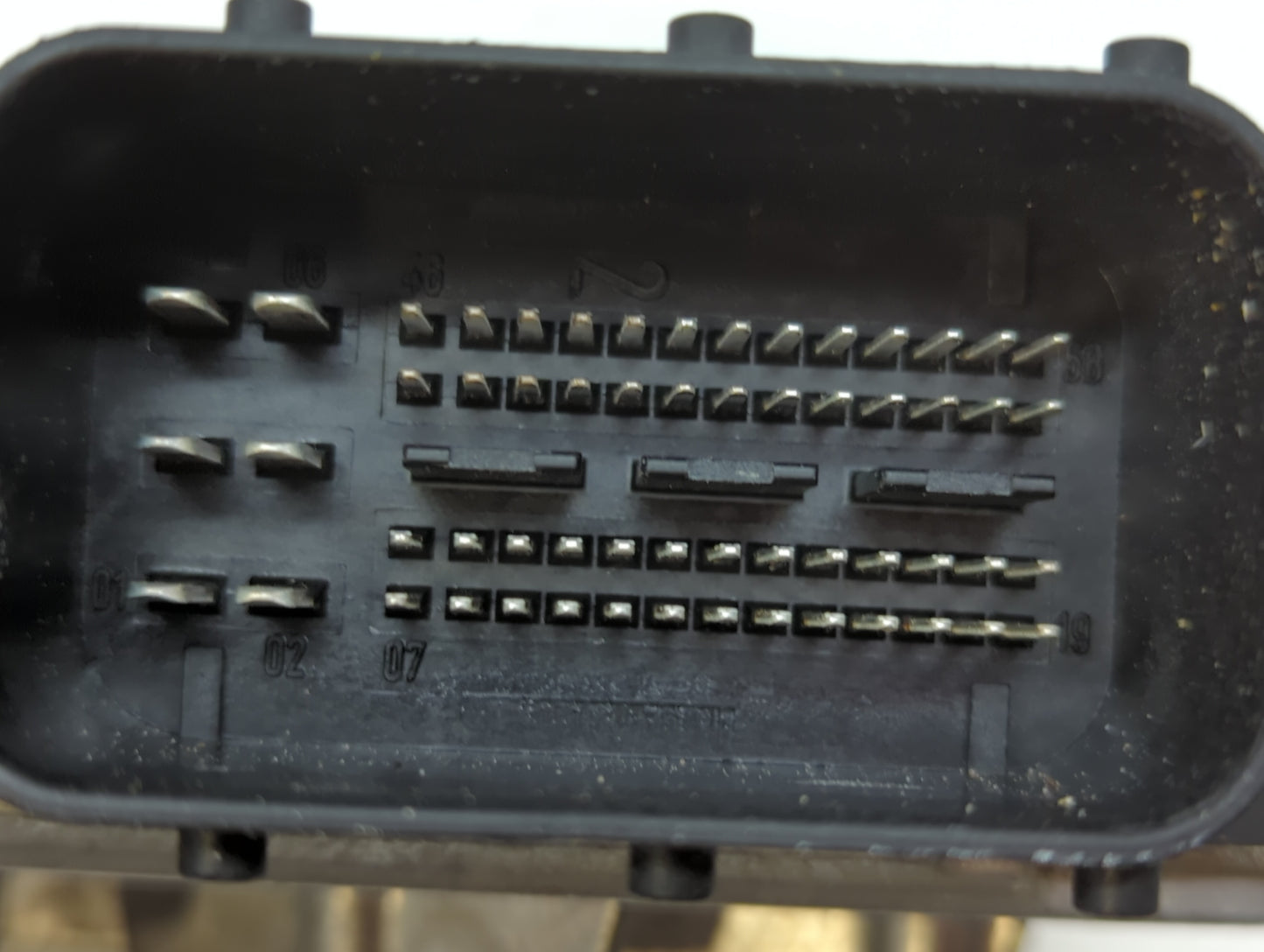 2011 Chevrolet V30 PCM Engine Control Computer ECU ECM PCU OEM P/N:0 261 209 038 Fits OEM Used Auto Parts - Oemusedautoparts