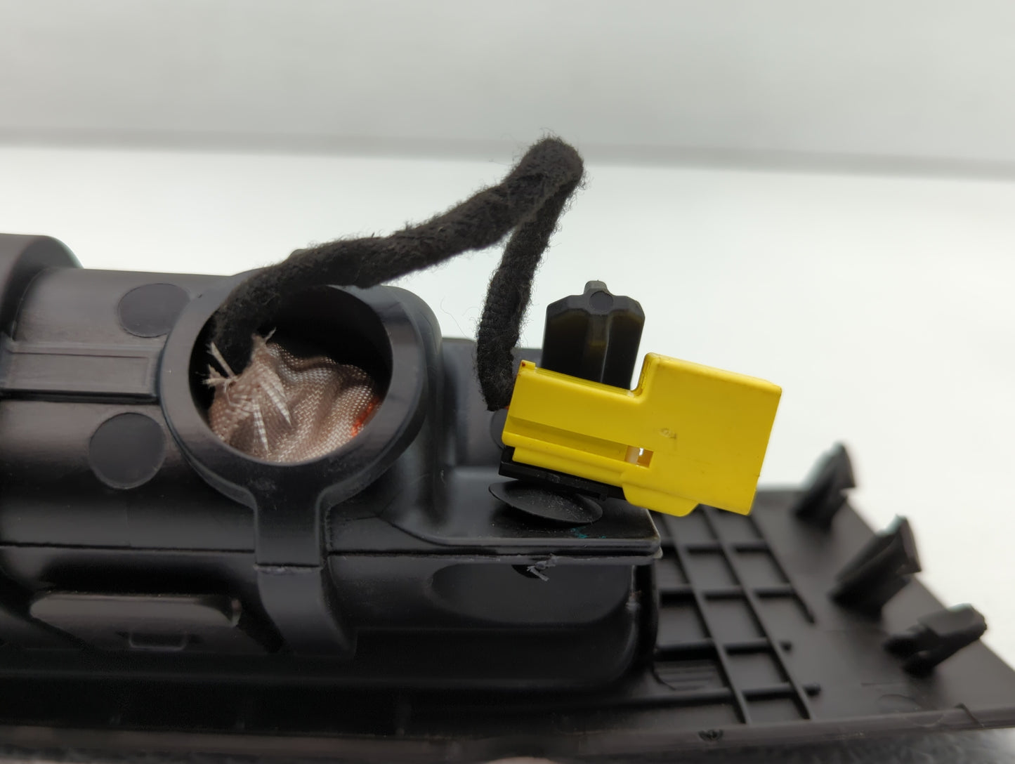 2011 Chevrolet Volt Air Bag Passenger Right Knee OEM P/N:22766428 Fits OEM Used Auto Parts - Oemusedautoparts1.com