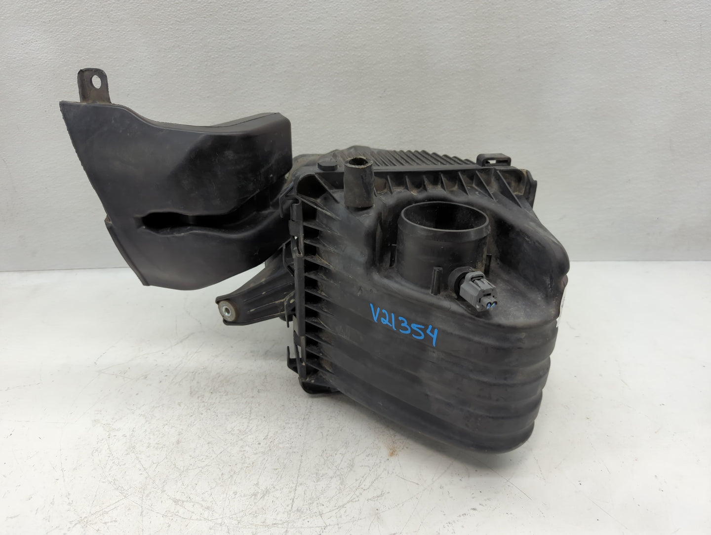 2011-2014 Chrysler 200 Air Cleaner Intake-duct Hose Tube - Oemusedautoparts1.com