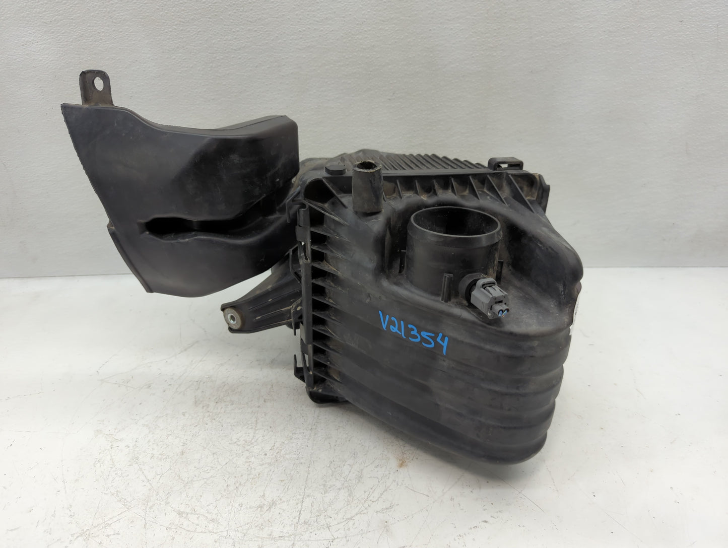 2011-2014 Chrysler 200 Air Cleaner Intake-duct Hose Tube - Oemusedautoparts1.com