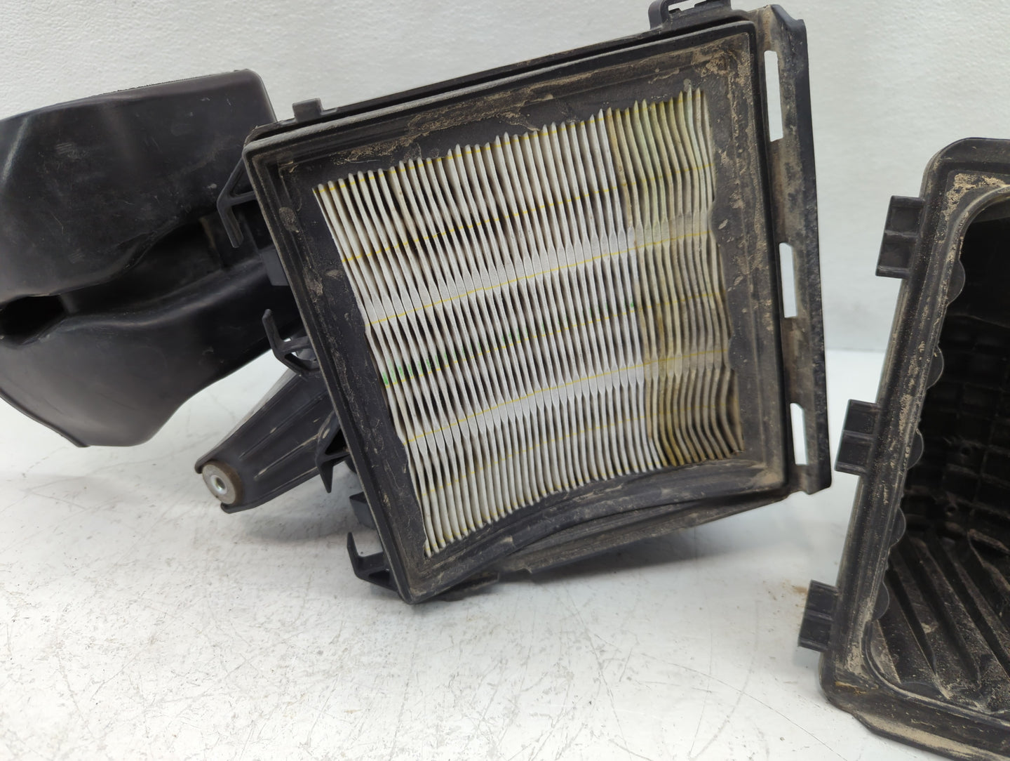 2011-2014 Chrysler 200 Air Cleaner Intake-duct Hose Tube - Oemusedautoparts1.com