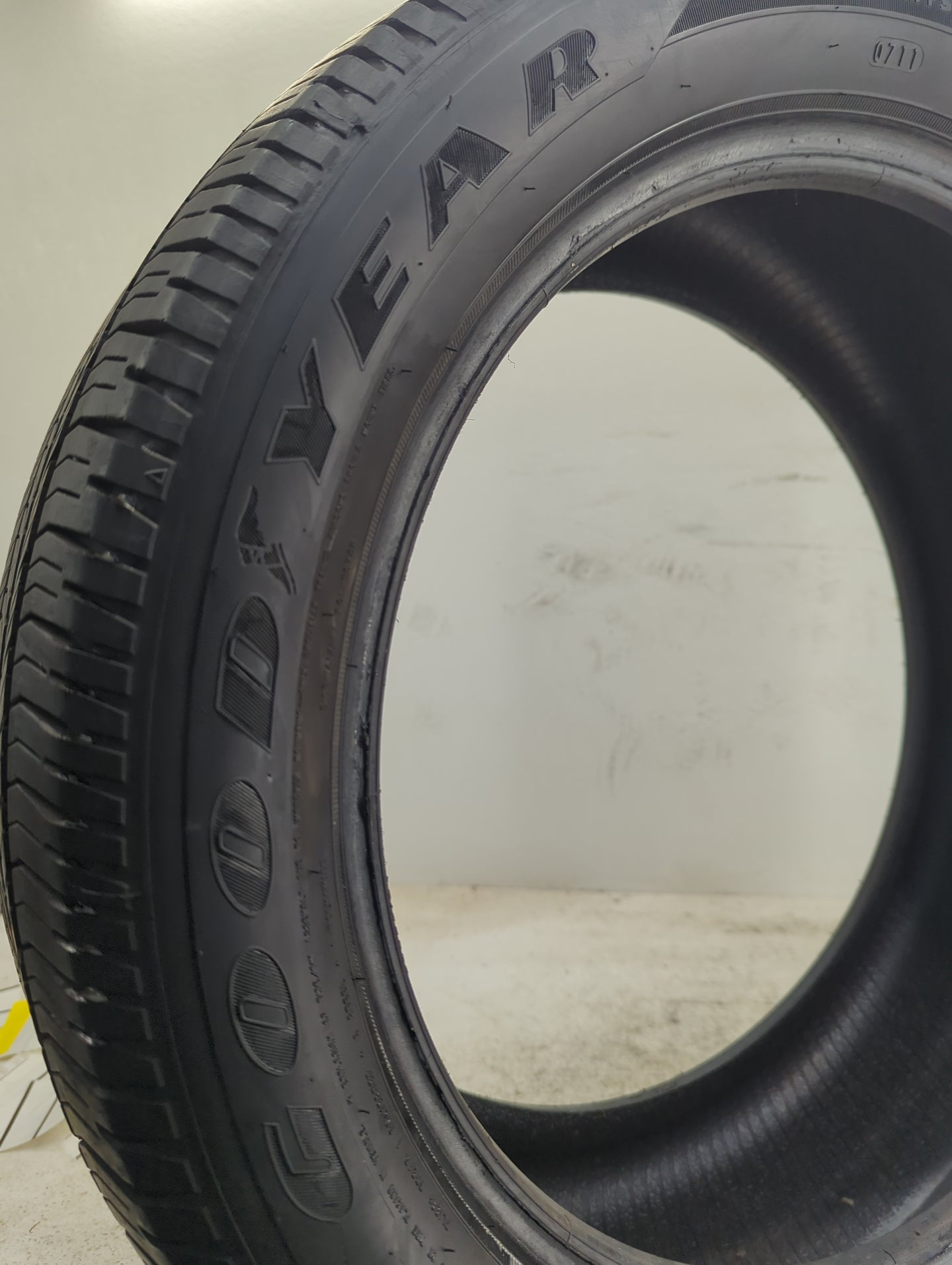 Used Tire 225/50R18 GOOD YEAR EAGLE LS2 95H - Tread Depth 10/32 - Oemusedautoparts1.com