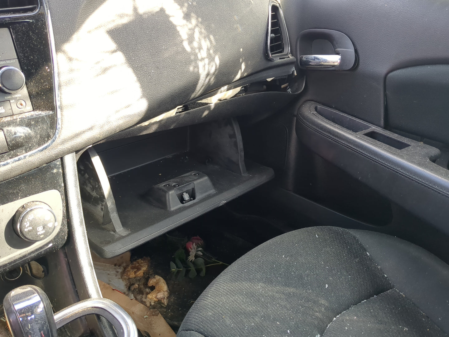 2011 Chrysler 200 Passenger Glove Box Door Storage Compartment 1196891 - Oemusedautoparts1.com