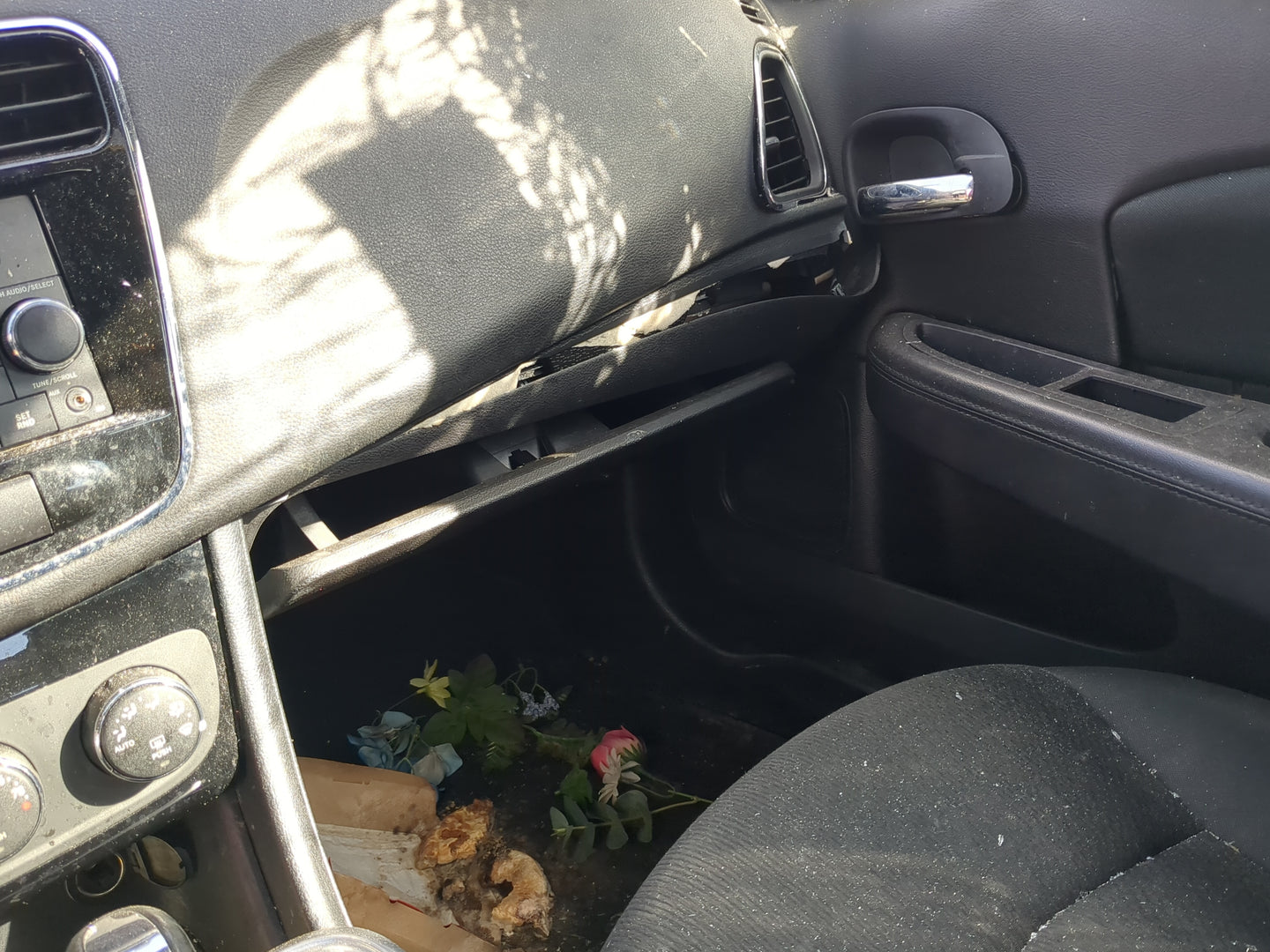 2011 Chrysler 200 Passenger Glove Box Door Storage Compartment 1196891 - Oemusedautoparts1.com