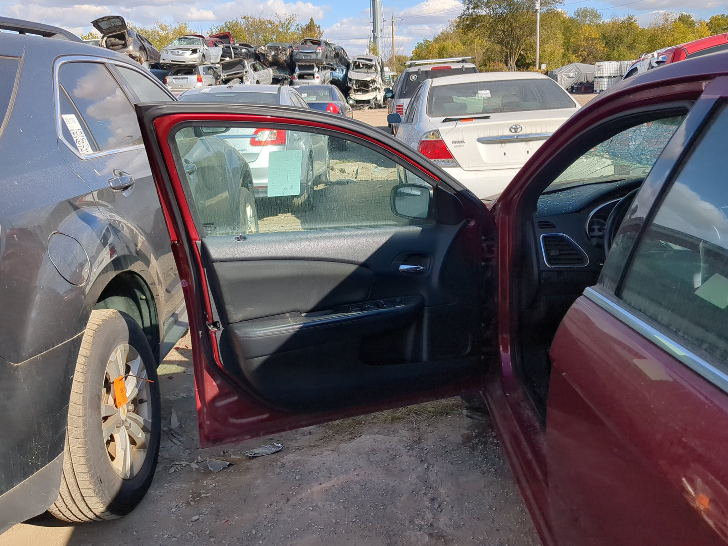 2011-2014 Chrysler 200 Driver Front Door Oem 1196956 - Oemusedautoparts1.com