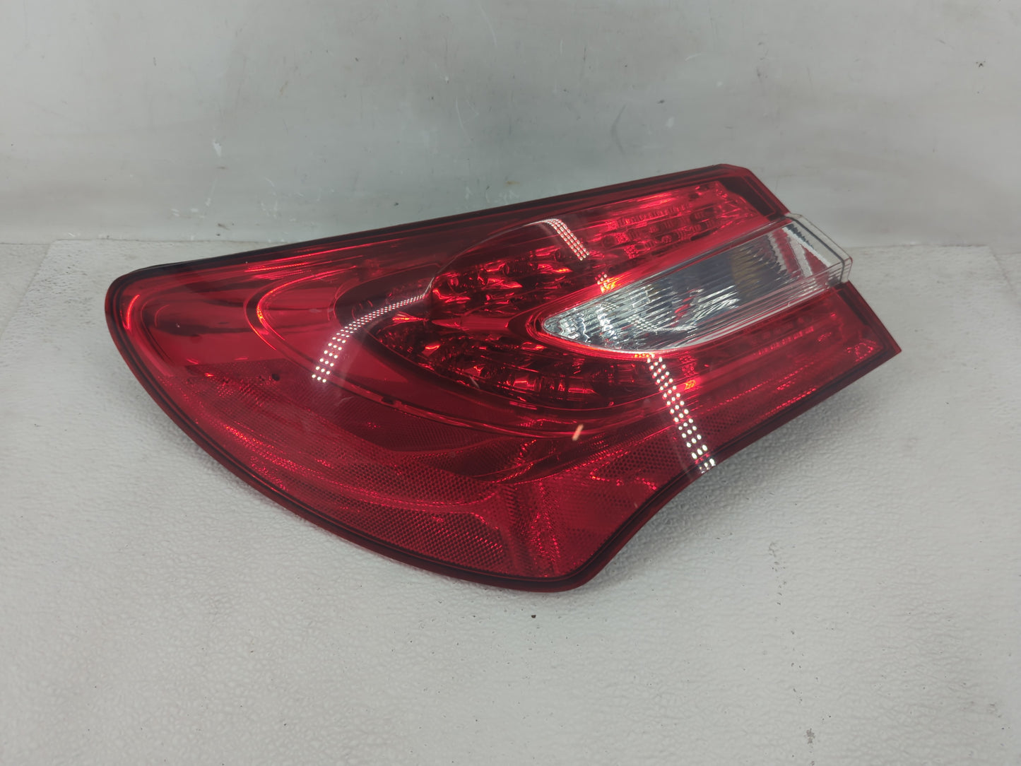 2011-2014 Chrysler 200 Tail Light Assembly Driver Left OEM P/N:05182525AE Fits Fits 2011 2012 2013 2014 OEM Used Auto Parts 
