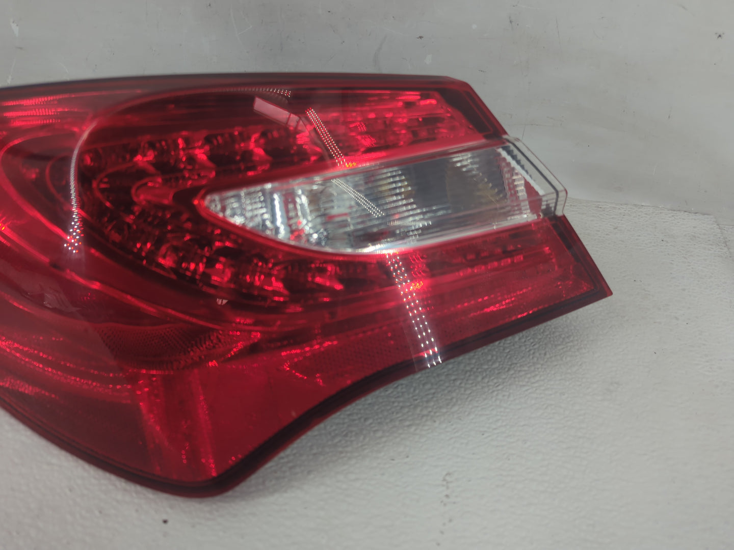 2011-2014 Chrysler 200 Tail Light Assembly Driver Left OEM P/N:05182525AE Fits Fits 2011 2012 2013 2014 OEM Used Auto Parts 