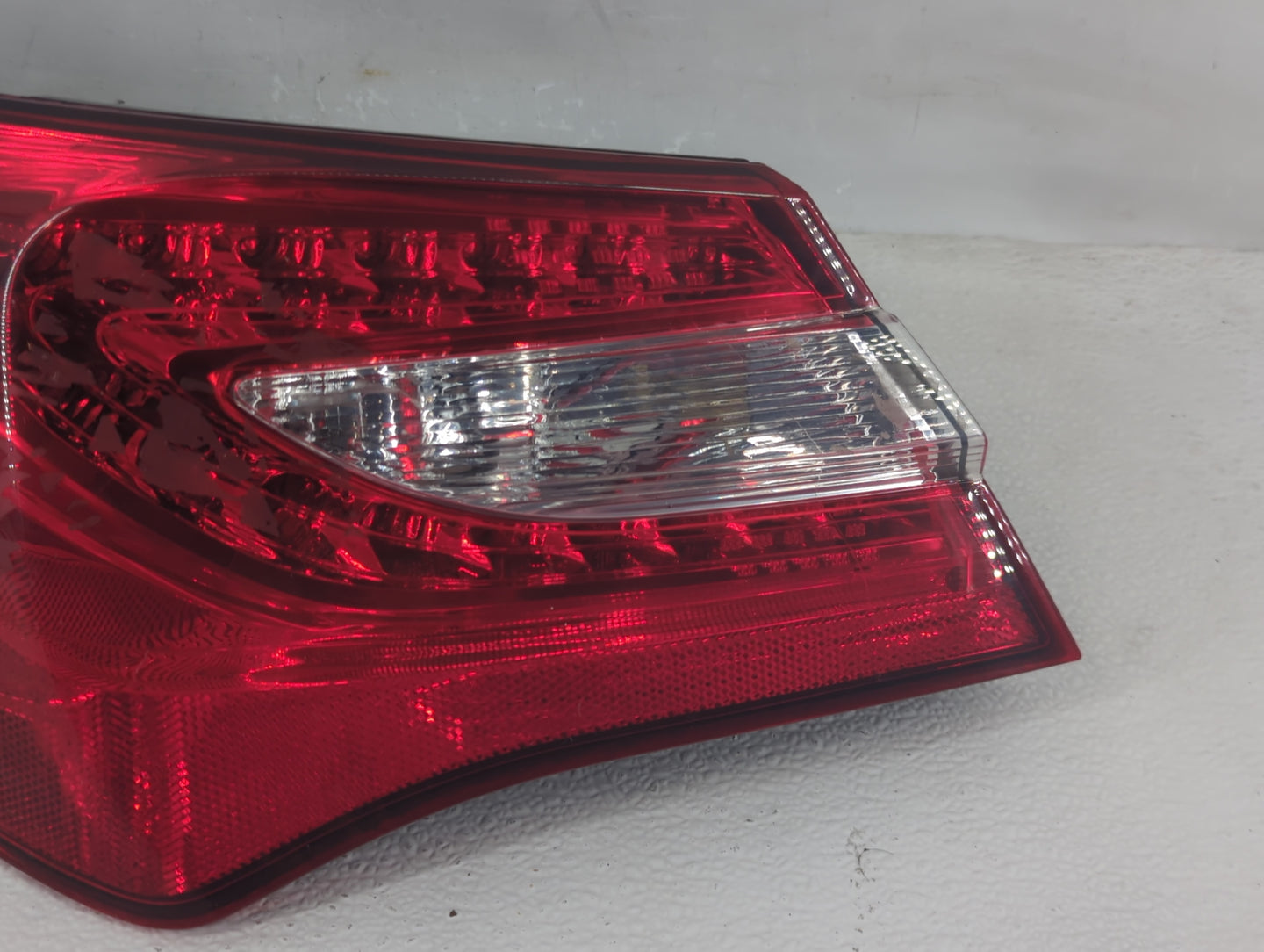 2011-2014 Chrysler 200 Tail Light Assembly Driver Left OEM P/N:05182525AE Fits Fits 2011 2012 2013 2014 OEM Used Auto Parts 