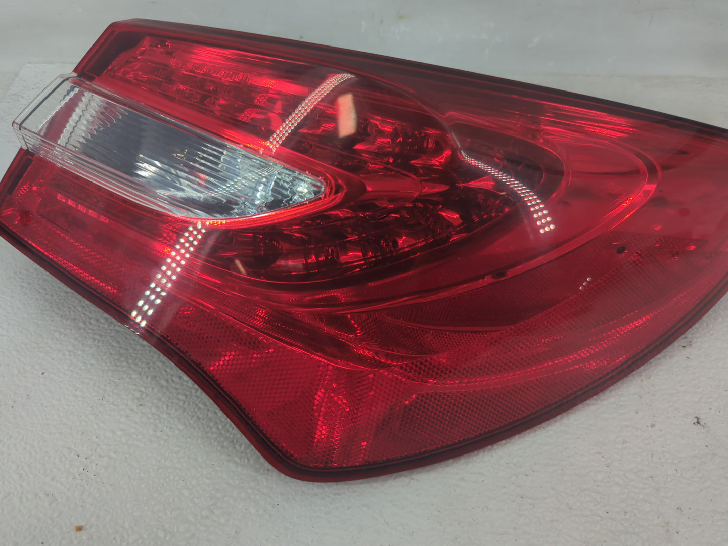 2011-2014 Chrysler 200 Tail Light Assembly Passenger Right OEM P/N:05182524AB Fits Fits 2011 2012 2013 2014 OEM Used Auto Pa