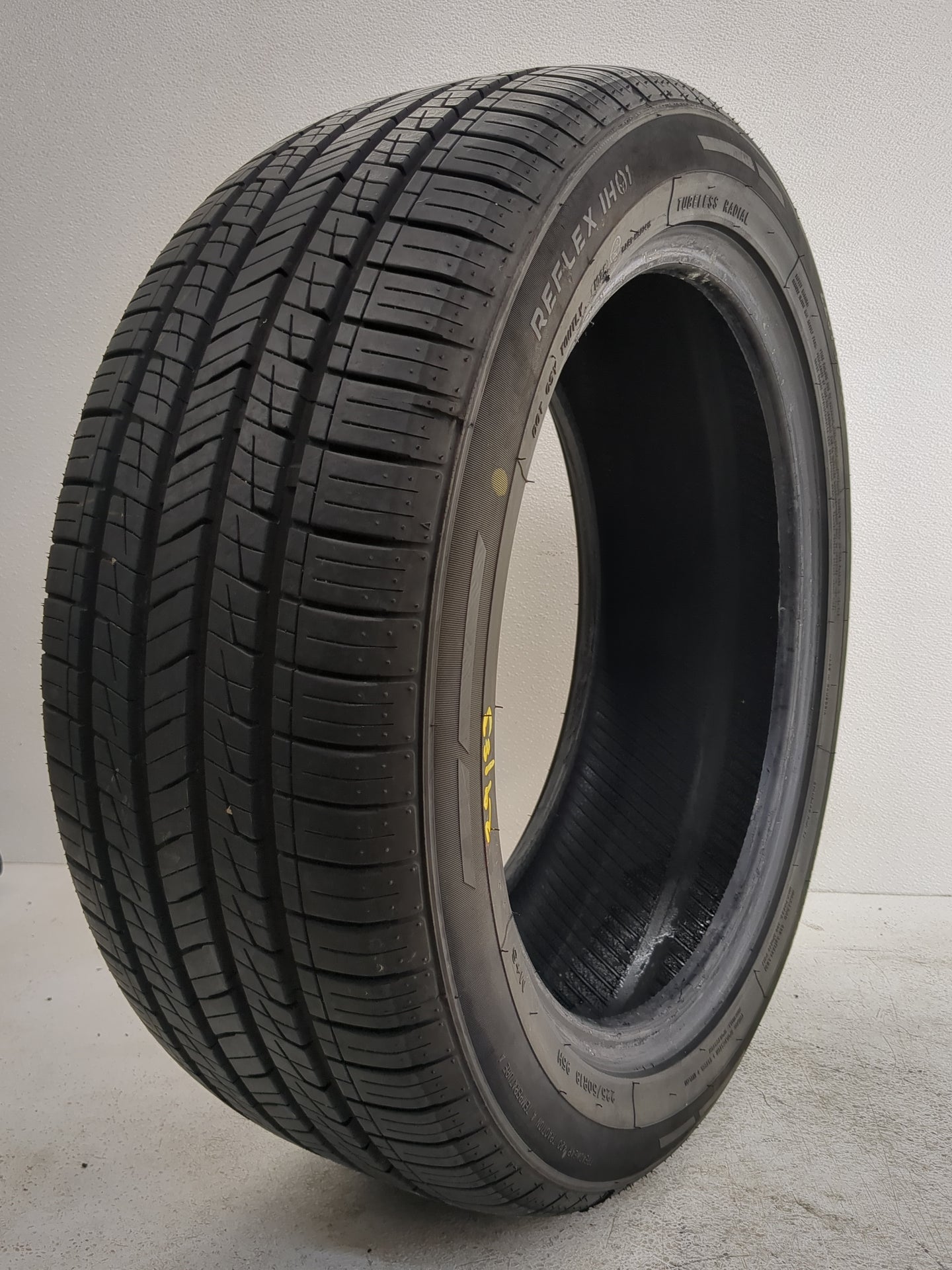 Used Tire 225/50R18 IRONHEAD REFLEX IHO1 95H - Tread Depth 9.5/32 - Oemusedautoparts1.com