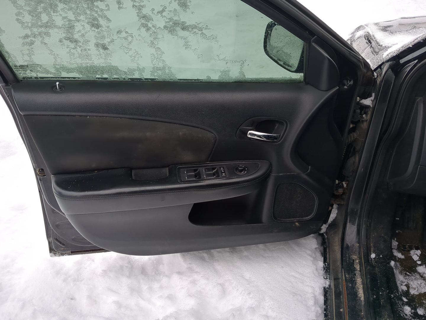 2011 Chrysler 200 Front Left Driver Interior Door Panel Trim - Oemusedautoparts1.com