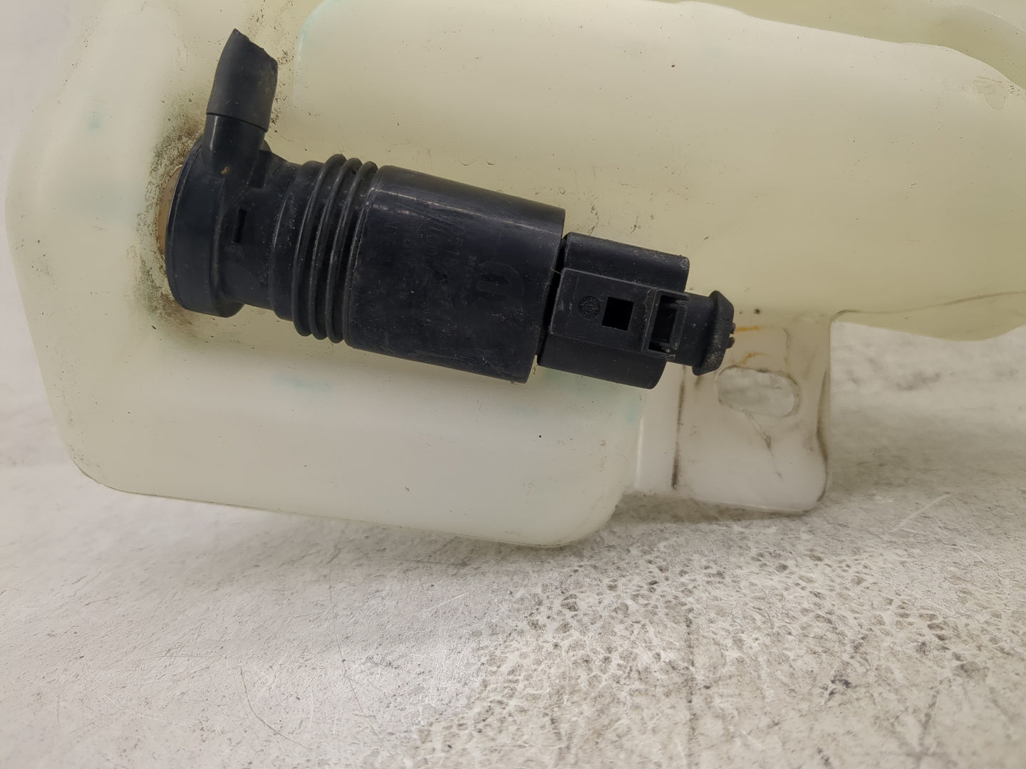 2011-2014 Chrysler 200 Windshield Washer Fluid Reservoir Bottle Oem - Oemusedautoparts1.com