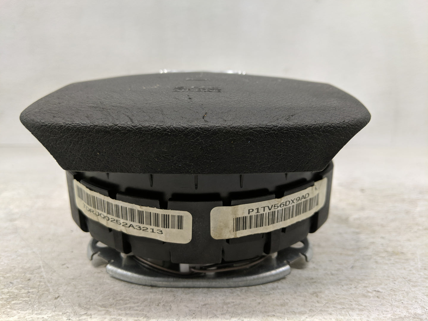 2011-2014 Chrysler 200 Air Bag Driver Left Steering Wheel Mounted P/N:P1TV56DX9AD Fits Fits 2011 2012 2013 2014 OEM Used Aut