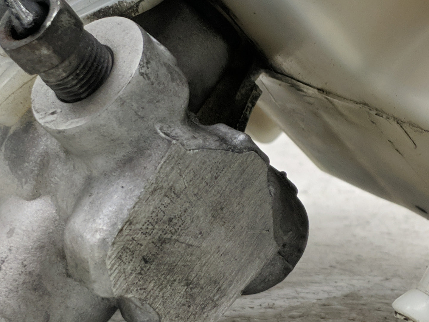 2011 Chrysler 200 Brake Master Cylinder - Oemusedautoparts1.com